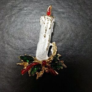 *Sale* Gold tone Christmas candle pin